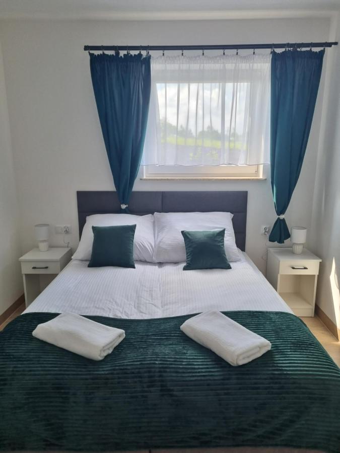 Banska Nizna Apartamenty Jelen Pod Grapom מראה חיצוני תמונה