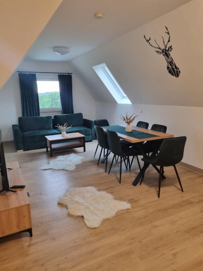 Banska Nizna Apartamenty Jelen Pod Grapom מראה חיצוני תמונה