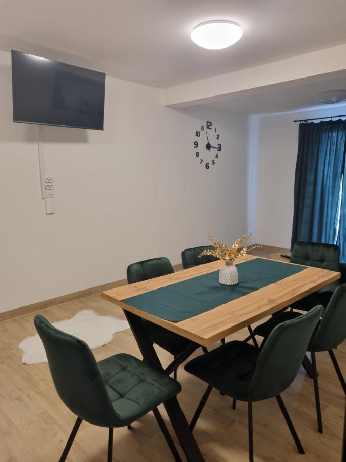 Banska Nizna Apartamenty Jelen Pod Grapom מראה חיצוני תמונה