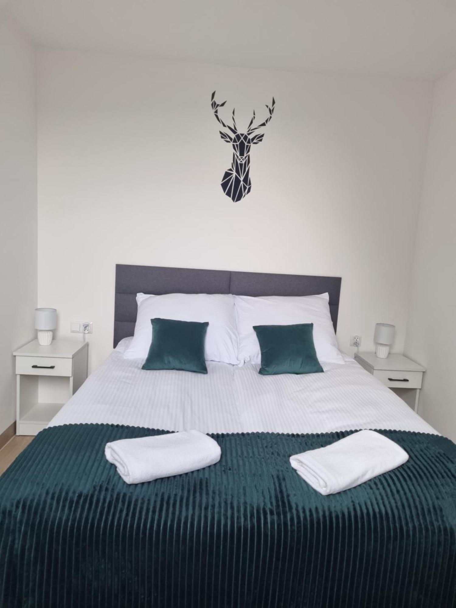 Banska Nizna Apartamenty Jelen Pod Grapom מראה חיצוני תמונה